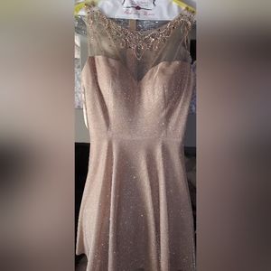 Vestido corto color champagne talla L